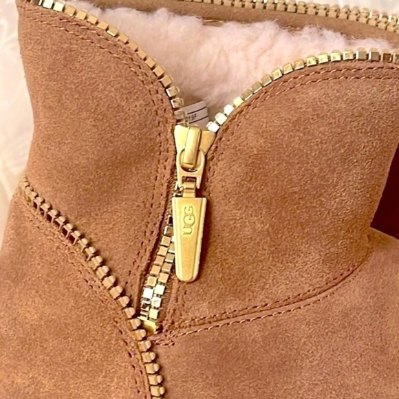 Brand New UGG Mini Florence Slip On Sheepskin Wool Boots Chestnut w/ Gold Tone - Picture 4 of 15